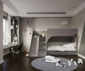 Kinderzimmer teilen mit Etagenbett und Spielzeug auf dem Boden in einem Geschwisterzimmer