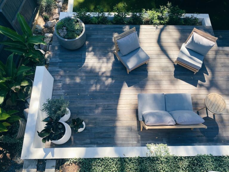 Terrasse Holz oder WPC: Terrassendielen im Garten